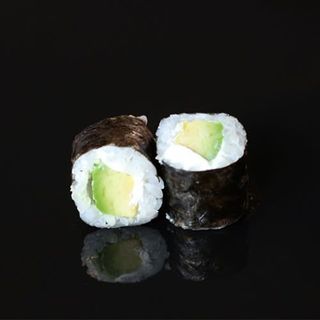 92. Nori Maki De Aguacate Con Queso (8 Uds.)