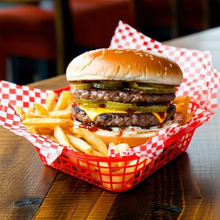 Двоен чийзбургер (1бр)