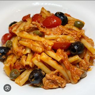 Salsa al tonno con pomodoro mutti e oliva taggasche