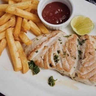 Menu (1)Ensalada mixta  (2)Dorada a la plancha