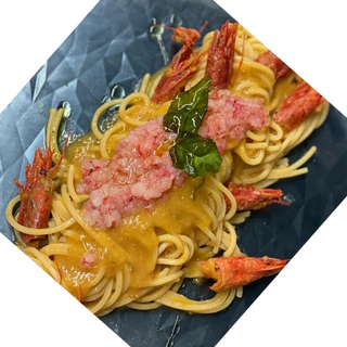 Spaghetti quadrati con crema di datterino giallo, basilico