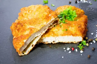 Snitel de porc clasic pane