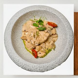 Куриное филе в сливочном соусе с шампиньонами