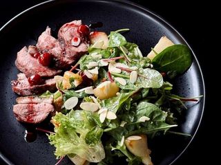 Салат з качиною грудкою (280g)