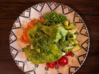 Зелена салата з фореллю слабої солі (250г)