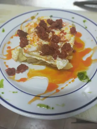 Huevos Rotos Con Chorizo Tradicionales