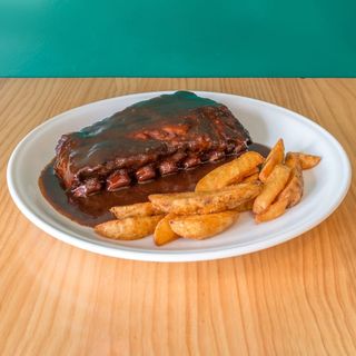 Costilla BBQ (550 g.) + patatas especiadas