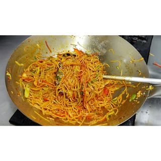 Chilli garlic chow main c noodles with vegetable