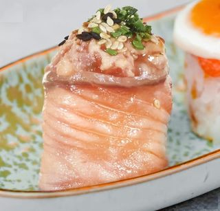 Gunkan Shake Buri (Salmão Braseado) 2 Unid