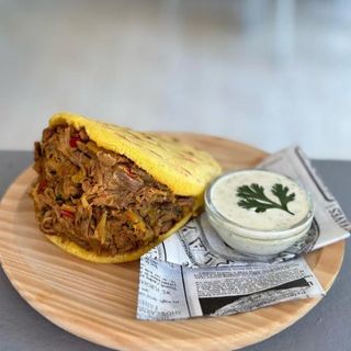 Arepa De Carne Mechada