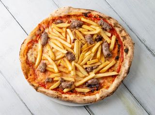 PIZZA SALSICCIA E PATATINE