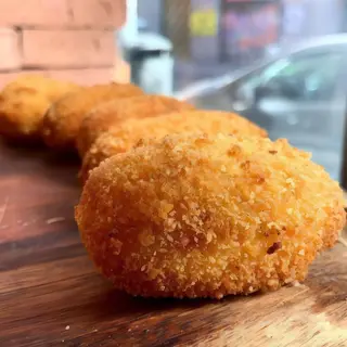 Croquetas jamón, bacalao y chipirón (6 uds)