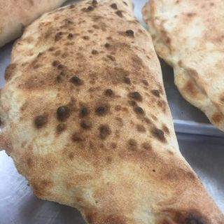 Calzone pomodoro e mozzarella