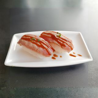 107. Sushi Atún Flambeado (2 Pzs.)