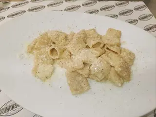 Mezza manica cacio e pepe