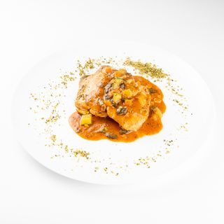 Pureći medaljoni u povrtnom umaku oplemenjenim s bučinim košticama