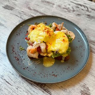 Яйця бенедикт з креветкою