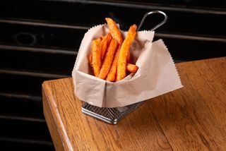 Батат фрі з соусом Дорблю (100/30г)