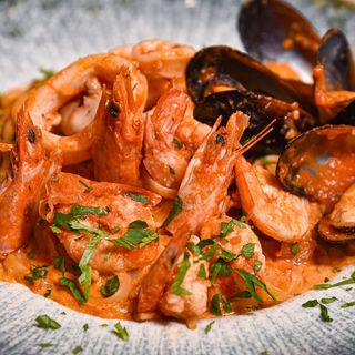 Linguini cu mix de fructe de mare