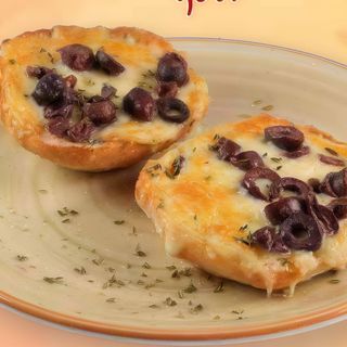 Pan Gratinado con olivas negras y Oregano