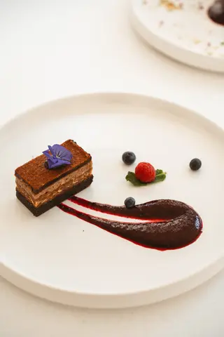 Prăjitură raw vegană cu nucă