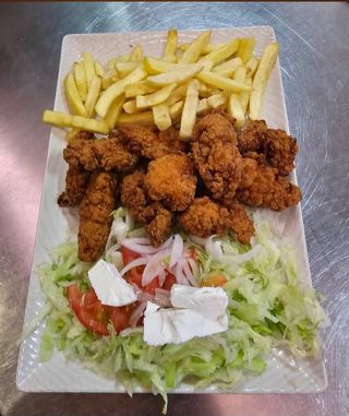 Pollo Kentucky + ensalada + patatas fritas