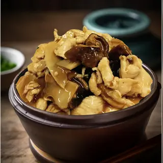Pollo con Bambú y Setas Chinas