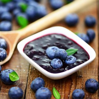 Сирники  з чорничним варенням 