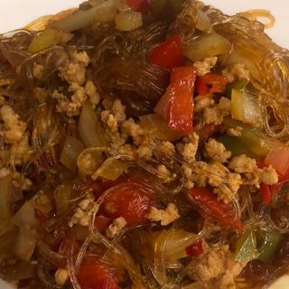 Spaghetti di soia con carne di maiale piccante