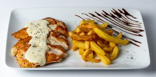 Pileći file u kikiriki sosu