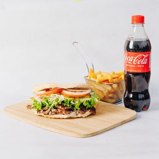 Veliki kebab u lepinji sa malim pomfritom i piće