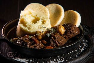 Гуляш Телячі щічки  (з картопляним пюре) (330г)