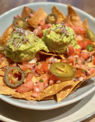 Nachos Con Guacamole
