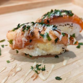 nigiri flameado salmon 2 pzs