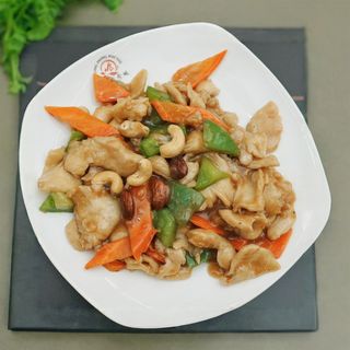 Pollo con mandorle e anacardi