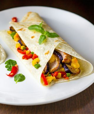 Clatite cu muschi zacusca si cascaval