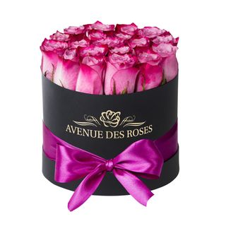 Trandafiri mov in cutie neagra