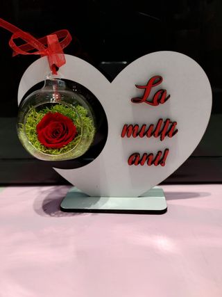 Suport inima cu trandafir criogenat la multi ani!