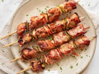 Tapa De Brocheta De Pollo A La Plancha