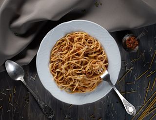 სპაგეტი ბოლონიური სოუსით
