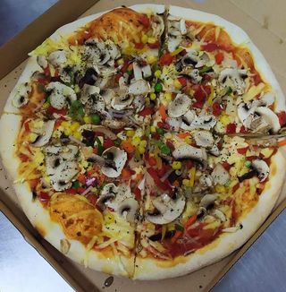 Pizza sa povrćem 42cm (posna) + 1L Coca Cola