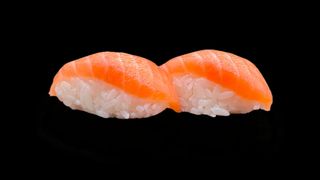 1. Nigiri Salmón (2 Uds.)