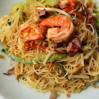 Fideos de Arroz con frutos del mar al curry