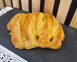 Folhado Queijo e Chourição