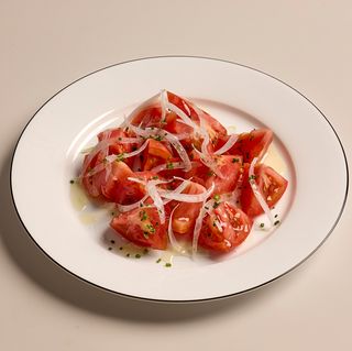 Ensalada de tomate y cebolleta