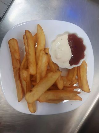 Patatas fritas con queso