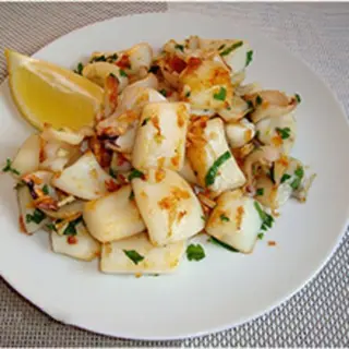 Tapita sepia troceada a la Plancha Con Ajo Y Perejil