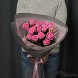 Buchet de trandafiri roz și lagurus