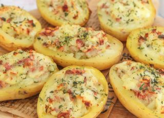 Patate con origano e ricotta infornata