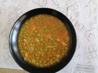 Prolećni grašak sa piletinom 350 gr